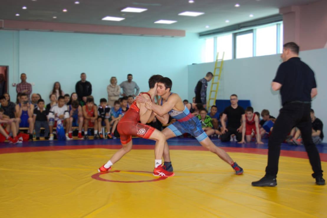В Охе состоялся региональный турнир по греко-римской борьбе памяти Михаила Ипатенкова