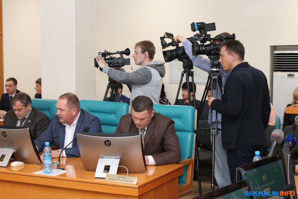 Задачу возродить доверие к власти до выборов 2017 года поставил сахалинский губернатор