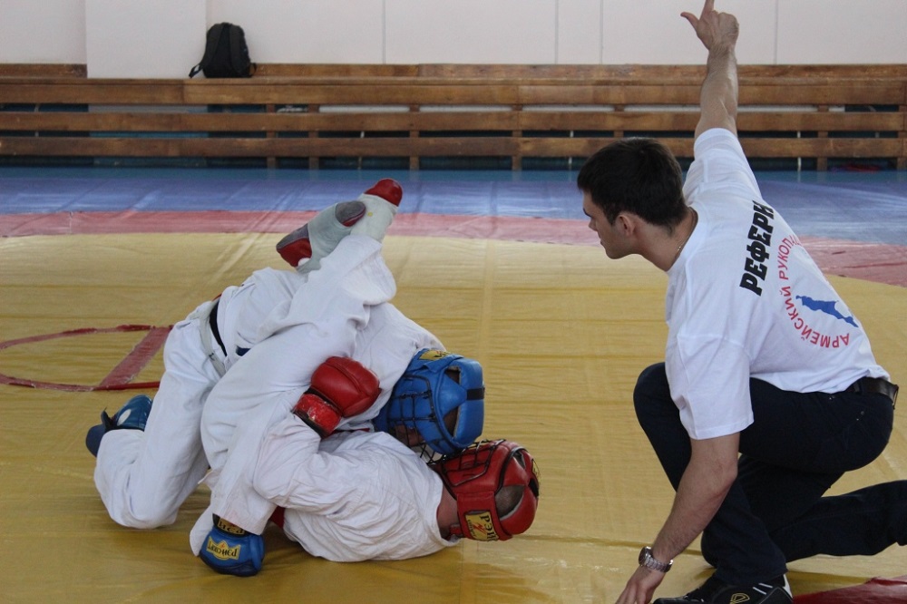 Более 200 сахалинских спортсменов приняли участие в турнире по рукопашному бою на кубок Героя России