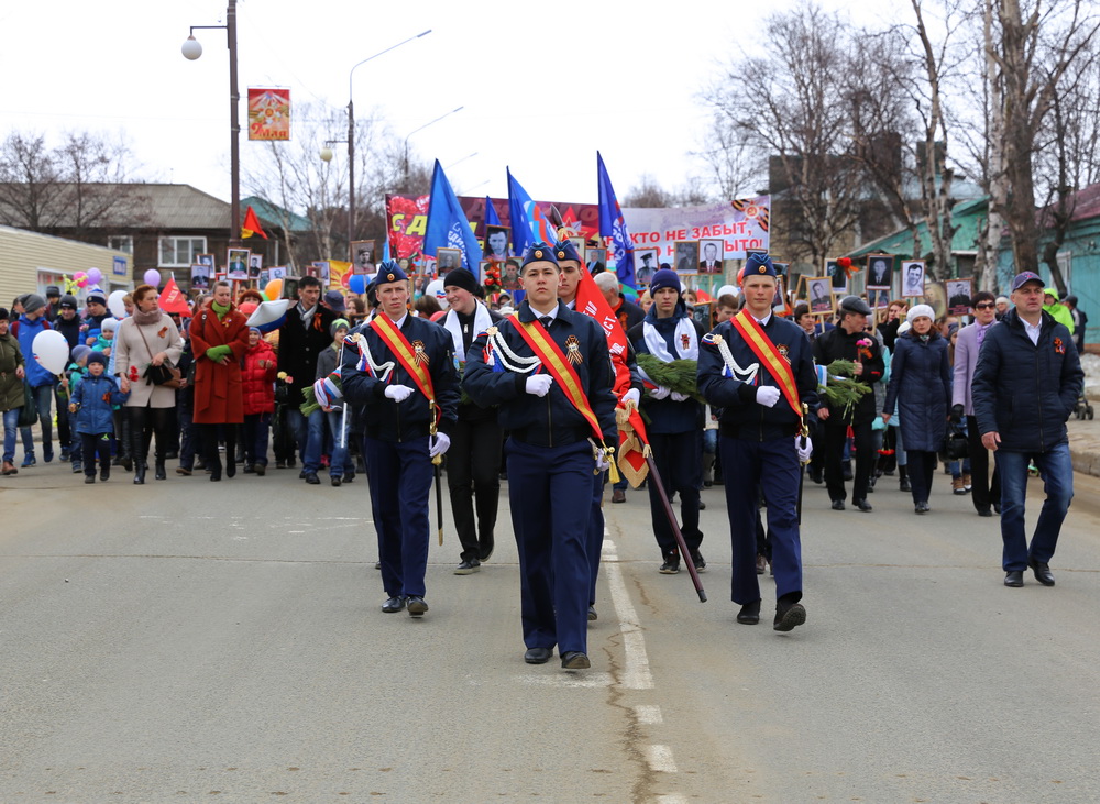 В Ногликах в День Победы вручили знаки "Юный защитник Отечества"