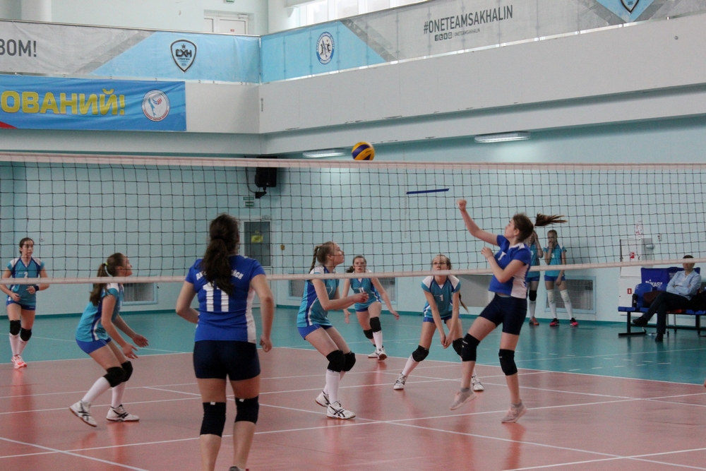 Команды из девяти населенных пунктов приняли участие в Кубке губернатора Сахалинской области по волейболу