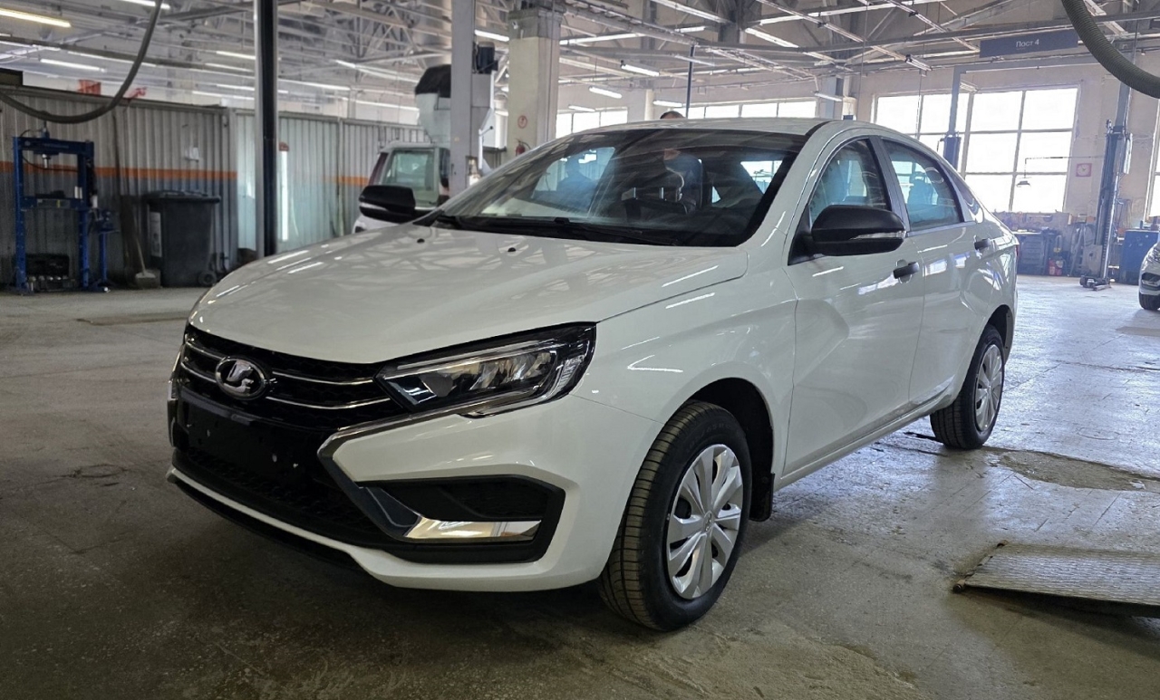 Пострадавшие на производстве сахалинцы получили новые автомобили от Социального фонда