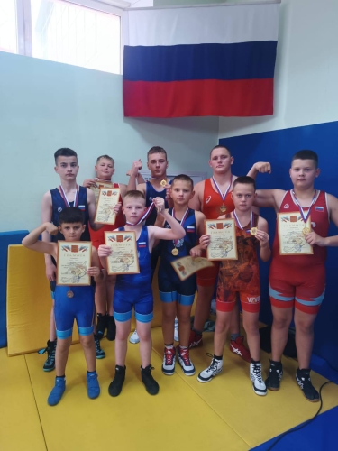 Борцы из Охи завоевали девять медалей на первенстве в Ногликах