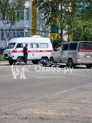 В Охе мотоцикл столкнулся с микроавтобусом