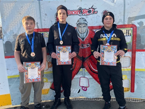 В Охе прошёл турнир по хоккею с шайбой