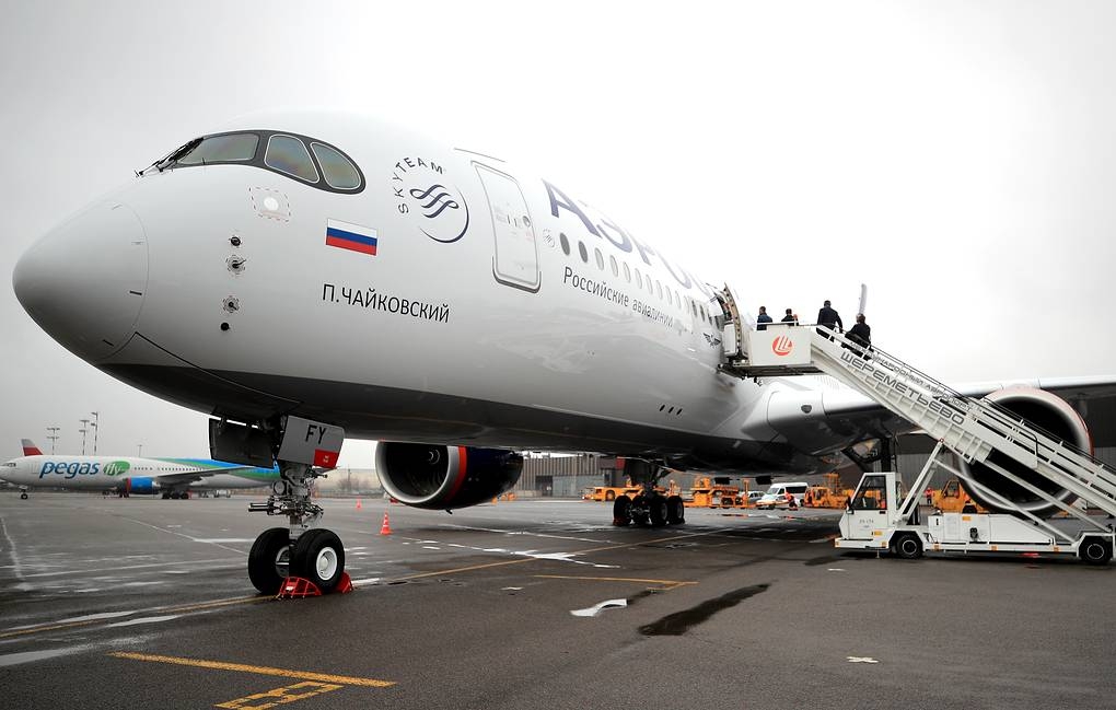 Правительство России потребовало с 27 марта прекратить все авиасообщение с другими странами