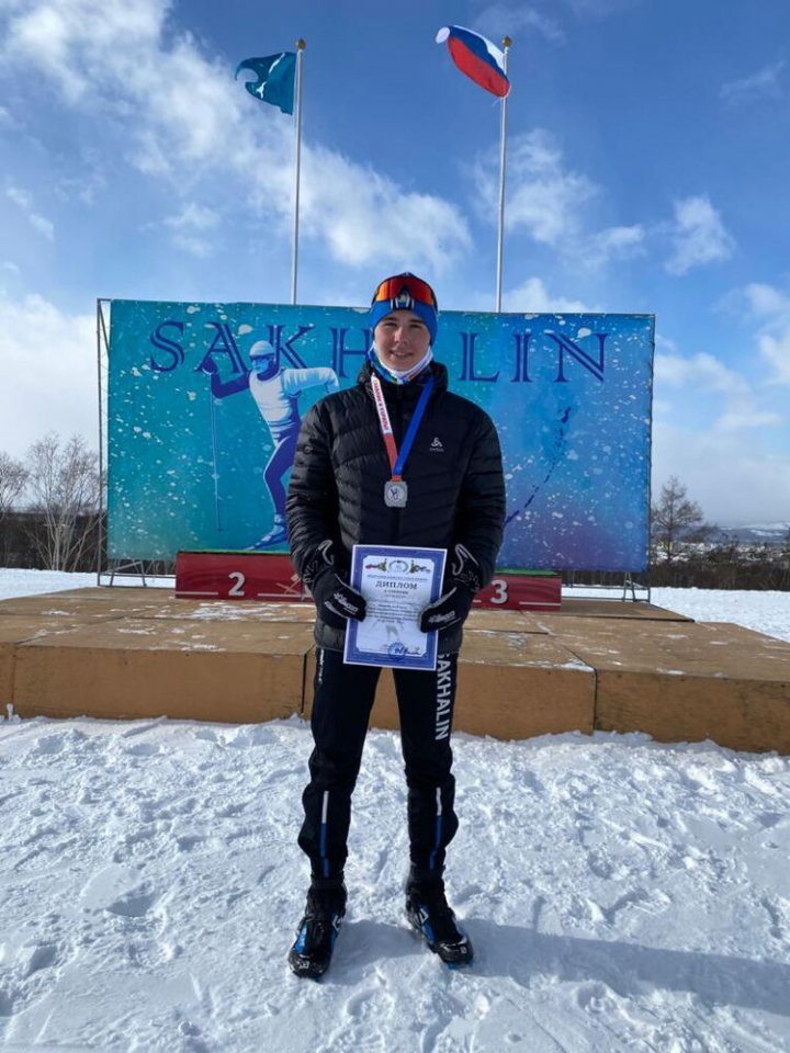 Охинец завоевал бронзу на всероссийских соревнованиях по лыжным гонкам
