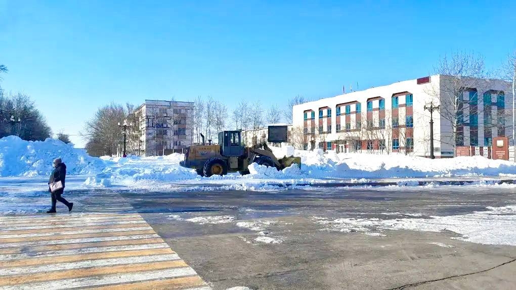 Охинскому району направят дополнительную технику для расчистки дорог и дворов