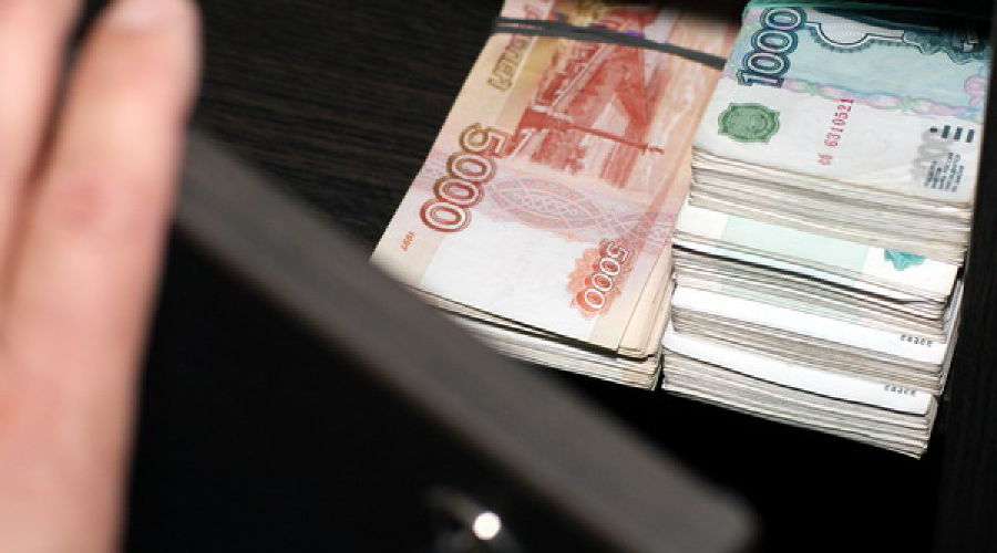 Мужчина похитил у директора охинского предприятия 190 тысяч рублей