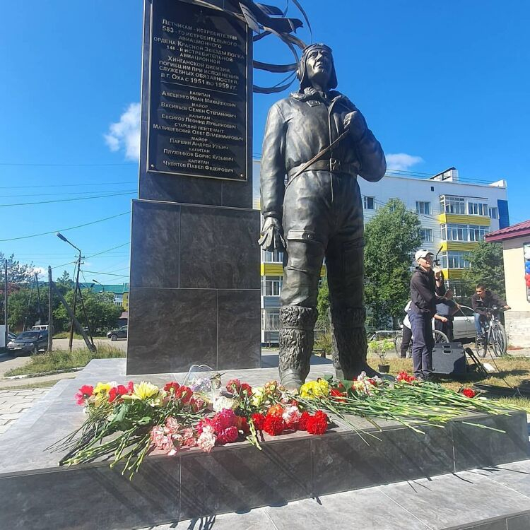 В Охе у памятника военным летчикам появятся сосны