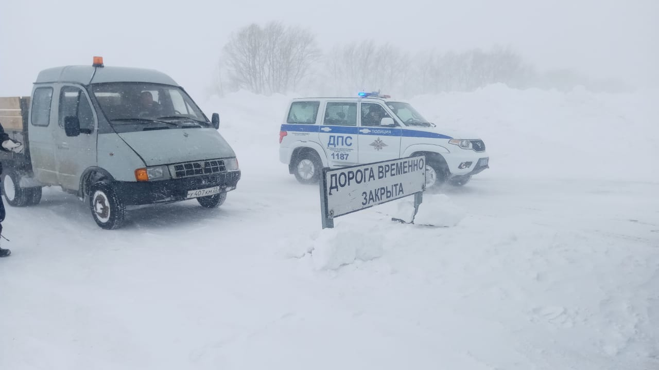 Автодороги из Охи в Ноглики и Москальво закрыли из-за неблагоприятных погодных условий