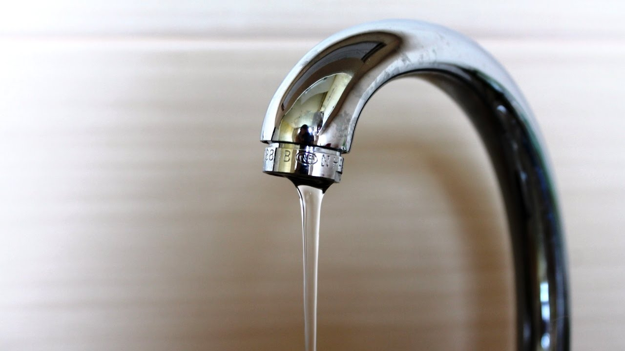 Жители Охи жалуются на слабый напор воды в квартирах