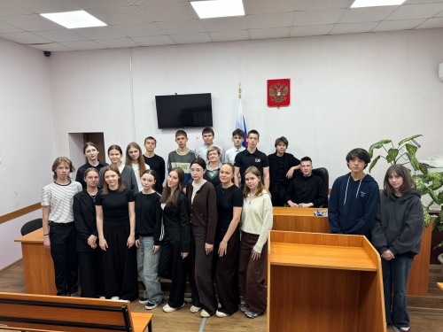 Экскурсия для старшеклассников состоялась в Охинском городском суде