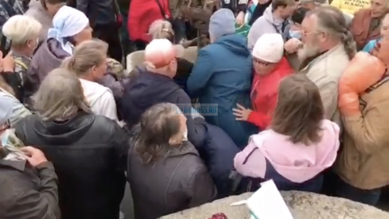 "Отойдите все" или как в Охе продавали рыбу по доступной цене (ВИДЕО)