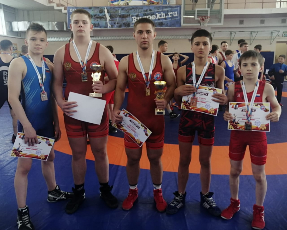 Четыре медали завоевали охинские спортсмены на региональном турнире по греко-римской борьбе