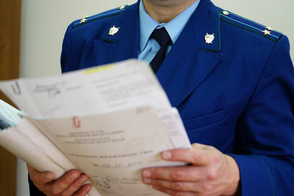 Сахалинский прокурор подал в суд на губернатора с требованием уволить чиновницу, получившую миллионную премию