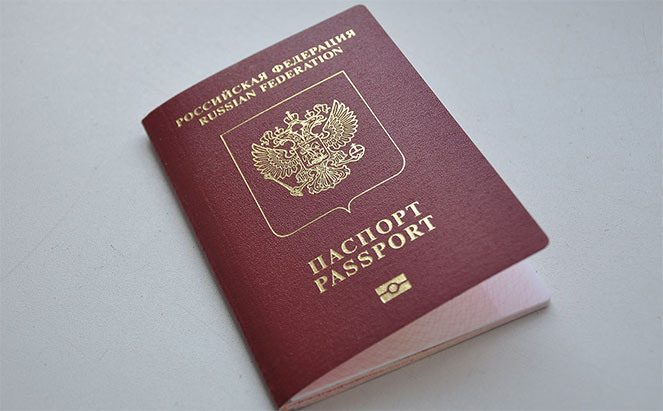 Госдума утвердила закон о сокращении срока оформления загранпаспортов