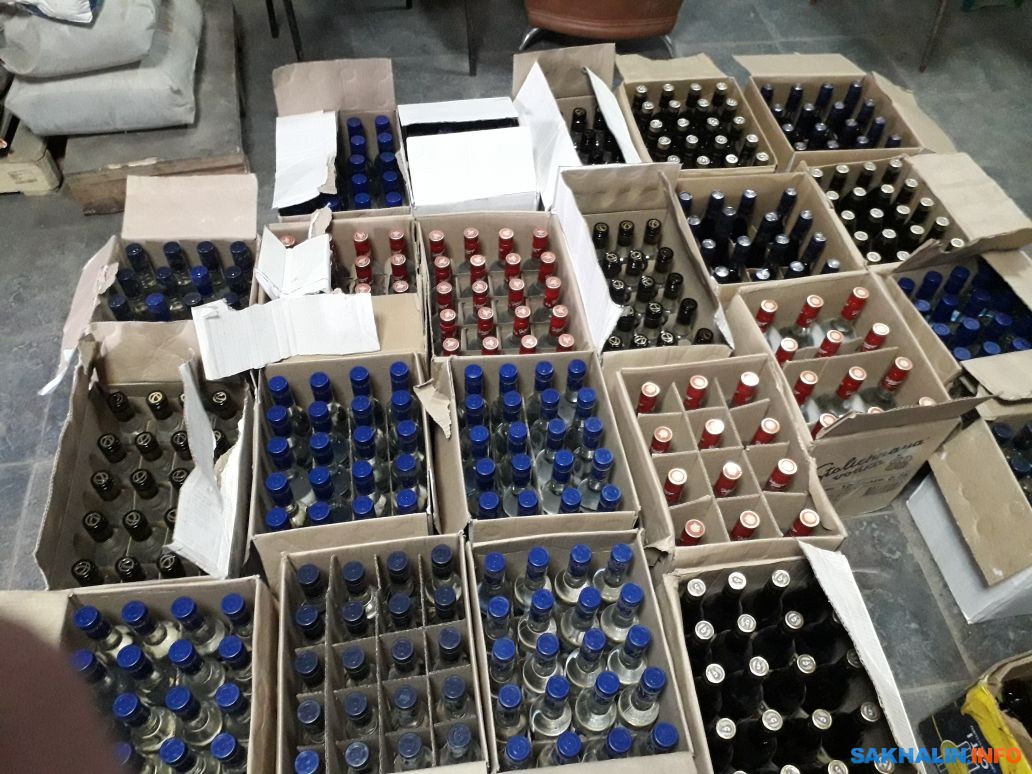 В Охе обнаружили сеть складов с контрафактным алкоголем
