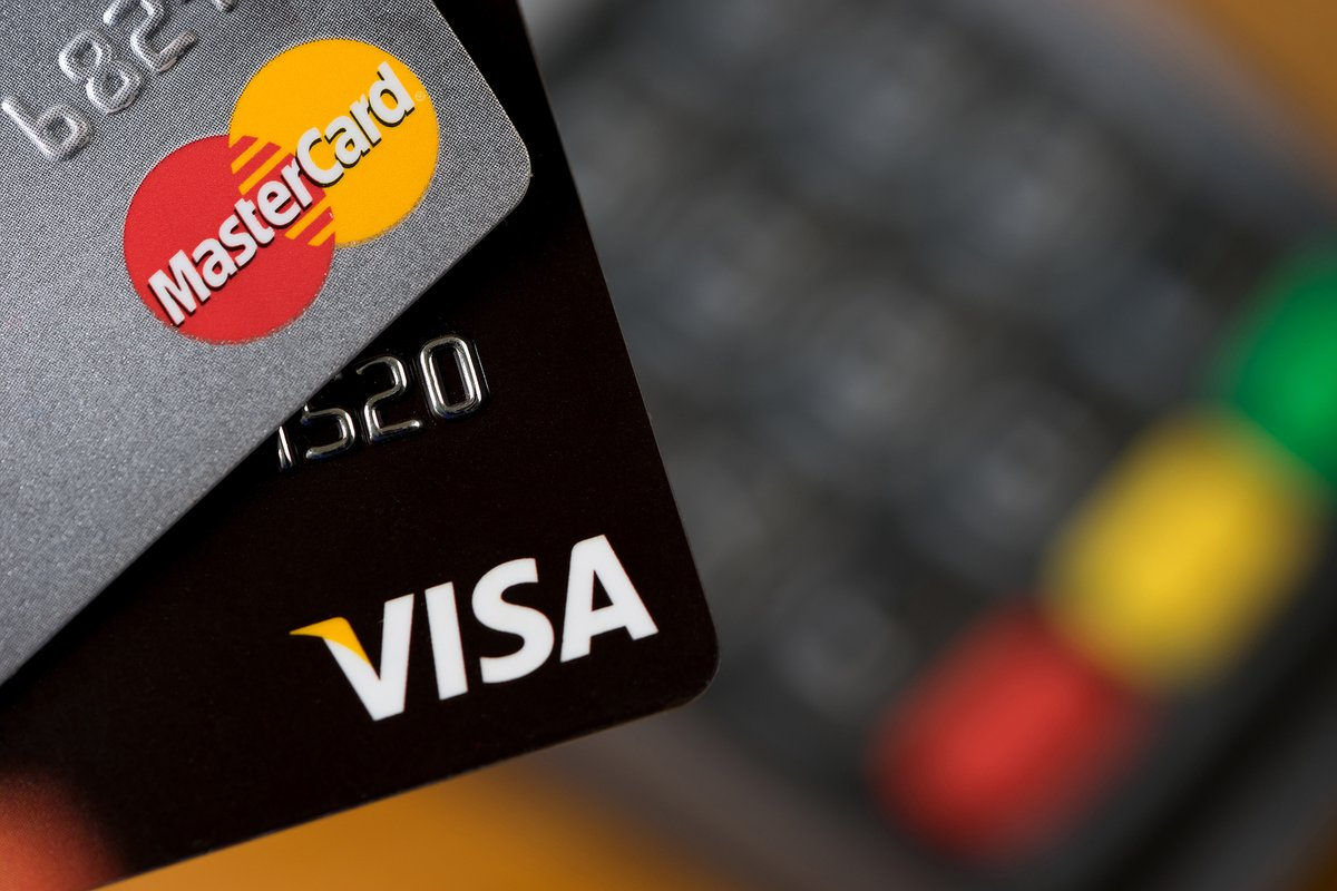 Российские банки, попавшие под санкции, не смогут выпускать новые карты Visa и Mastercard