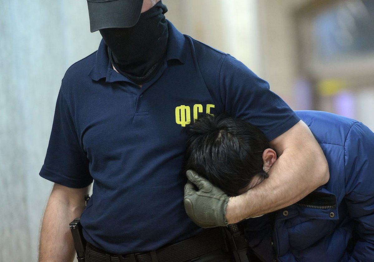 В Хабаровске ФСБ задержала одногруппника охинца по подозрению в подготовке теракта в школе