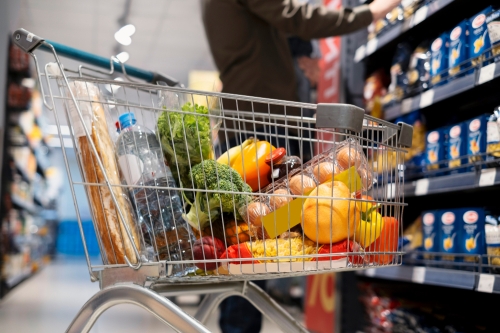 В Охе социальные магазины помогают жителям экономить на продуктах