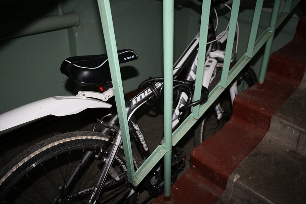 У охинки 1 апреля украли велосипед и детский квадроцикл