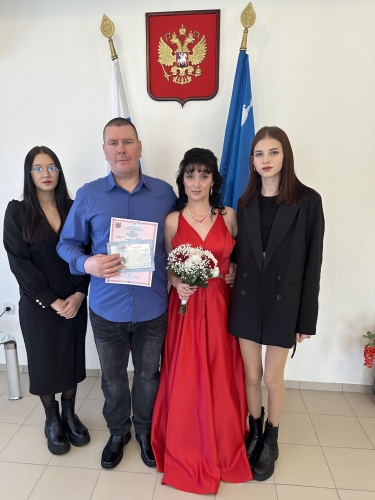 Новая семья родилась в Охе в День Конституции РФ