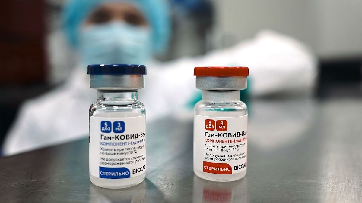 Более 3500 жителей Охинского района привились первым компонентом вакцины от ковида