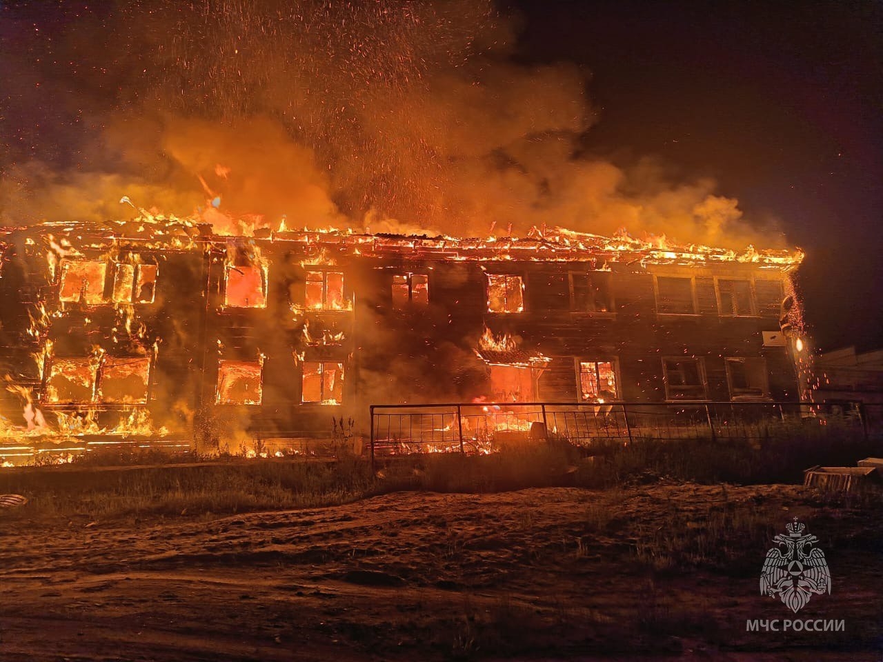 В Охе сгорело бывшее станционное здание