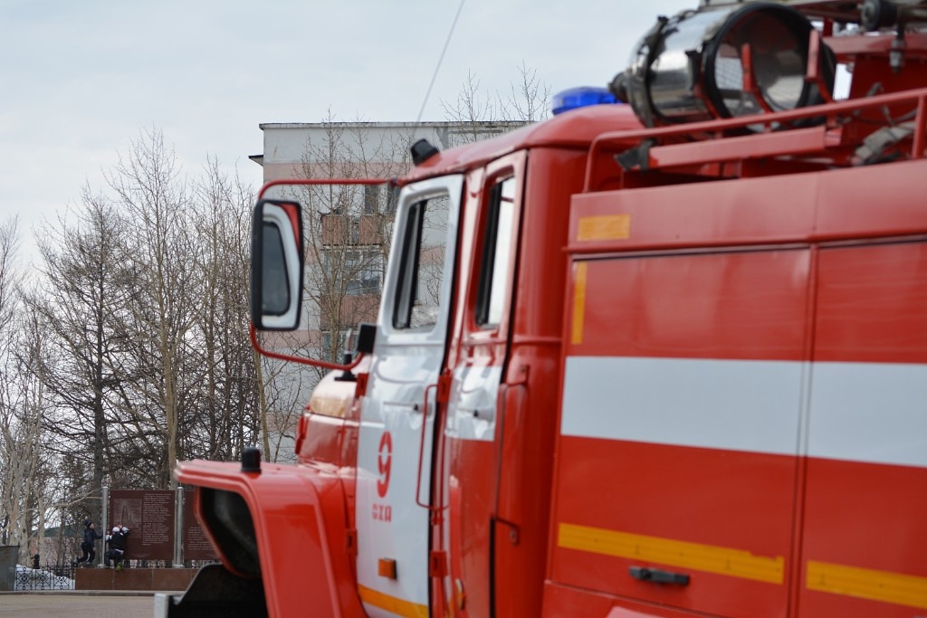 В Охе за вечер спасатели ликвидировали три возгорания