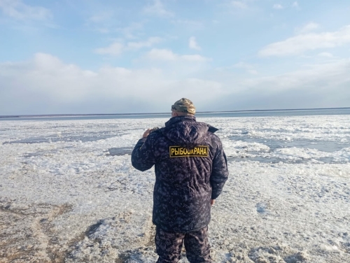 Рыбакам в Охинском районе напомнили о безопасном выходе на лёд