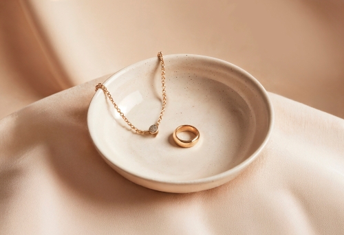 Охинец похитил украшения из общежития: возбуждено уголовное дело