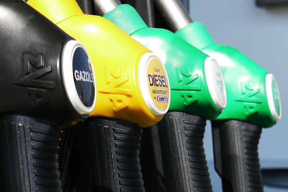 УФАС наблюдает рост мелкооптовых цен на бензин в Корсакове, Ногликах и Охе