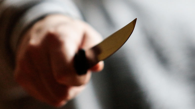Охинец ударил свою сожительницу ножом в ходе ссоры