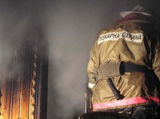 Охинские пожарные ликвидировали возгорание в квартире жилого дома