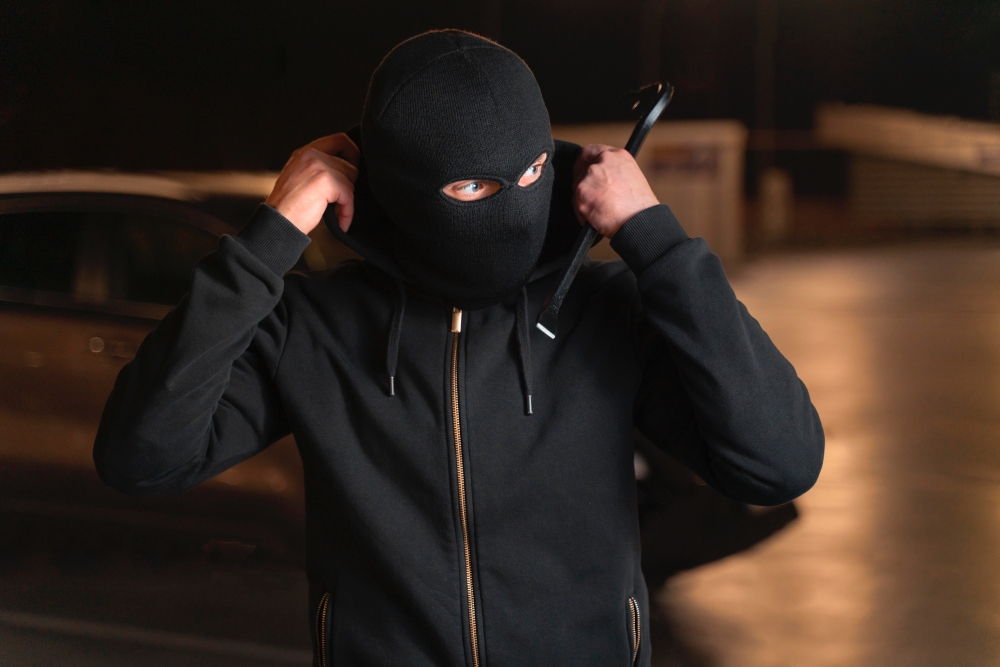 Кража в Охе: проник через незапертую дверь и вынес все ценное