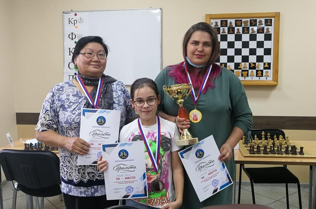 Охинка Марина Шелехова завоевала золотую медаль на женском чемпионате области по шахматам