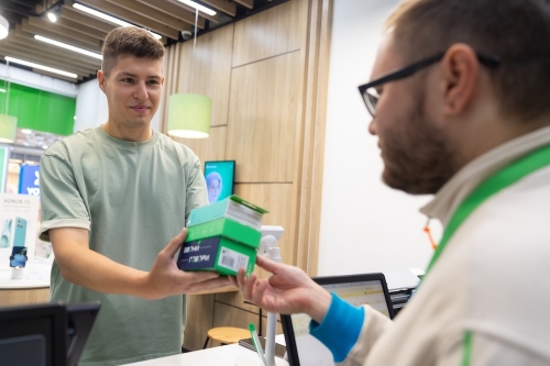 На Сахалине гаджеты стали популярным подарком на гендерные праздники