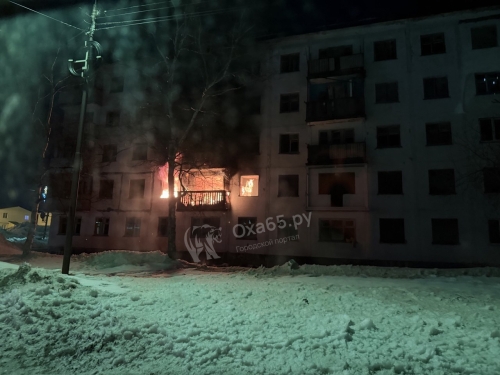 В расселенном доме в Охе вспыхнул пожар