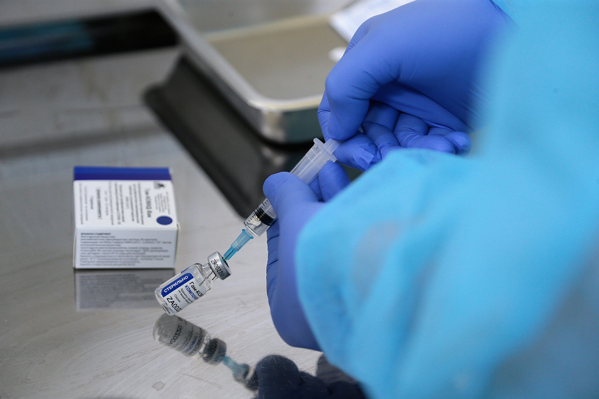 В Сахалинской области отменили проверки трудовых коллективов на вакцинацию от COVID-19