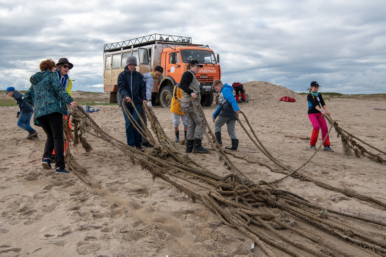 Побережье залива Чайво очистили от брошенных рыболовных сетей