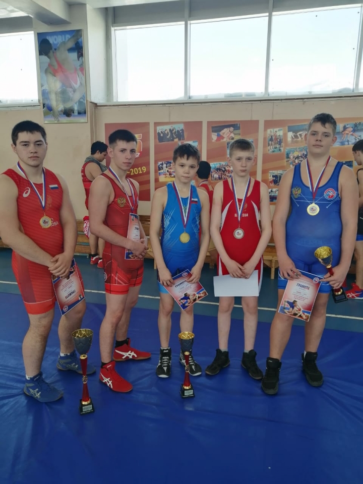 Охинские спортсмены привезли 5 медалей с Первенства Сахалинской области по греко-римской борьбе