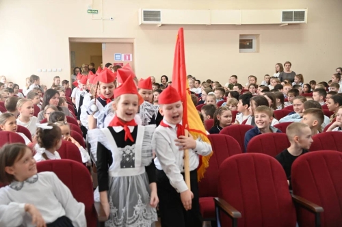 Школа №7 в Охе отпраздновала 50-летие