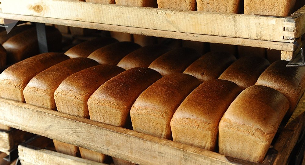 Неравнодушные сахалинцы купили 50 булок хлеба для одиноких бабушек Охи