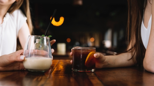 Регионам хотят разрешить запрещать ночную продажу алкоголя в ресторанах