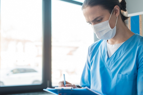 Охинский суд признал право медсестры ЦРБ на социальную выплату