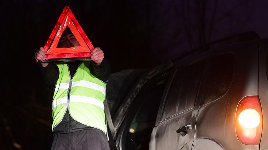 Водителей в России обязали носить светоотражающие жилеты