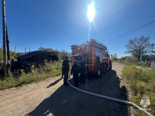 В Охе пожарные ликвидировали возгорание в сторожке