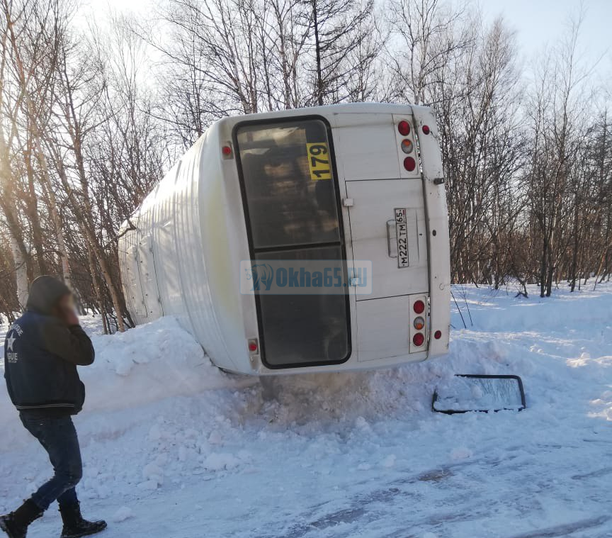 В Охинском районе перевернулся автобус с пассажирами (ОБНОВЛЕНО)