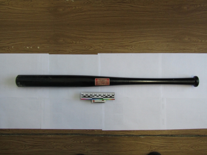 В Охе пьяный подросток избил бейсбольной битой двух мужчин